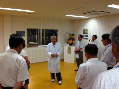 参加者の質問に答える会長。お元気そのもの